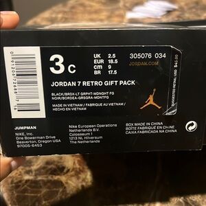 Nike Jordan 7 Retro Gift Pack - Black and Gold